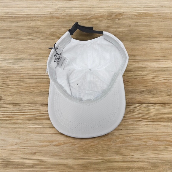 Comme des Garcons White Cap with Black Heart Patch - Picture 3 of 5